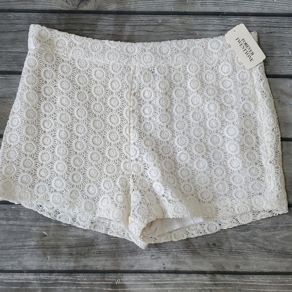 NWT Forever 21 Lined Cream Crochet Shorts Sz Large